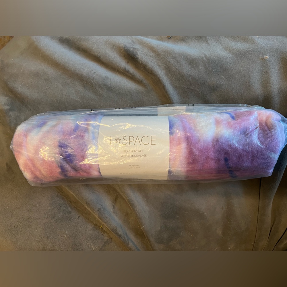 L-Space Tie Dye Large Beach Swim Towel 68 X 30 New in Sealed Package Purple